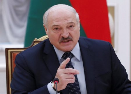 "Diz çökərək hərbçilərdən üzr istəyin" - Lukaşenko etirazçılara səsləndi