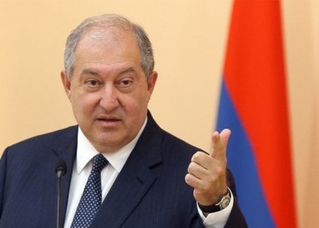 Ermənistan prezidenti ölkədən qaçıb?