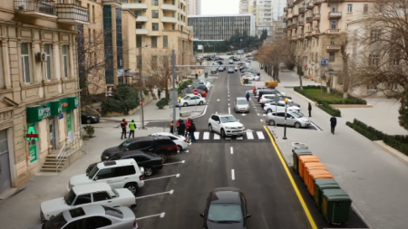 Bu küçədə 138 avtomobil üçün parklanma yeri təşkil edildi - VİDEO