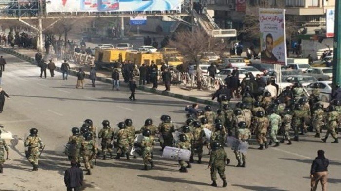 İranda kütləvi etiraz aksiyaları keçirilir