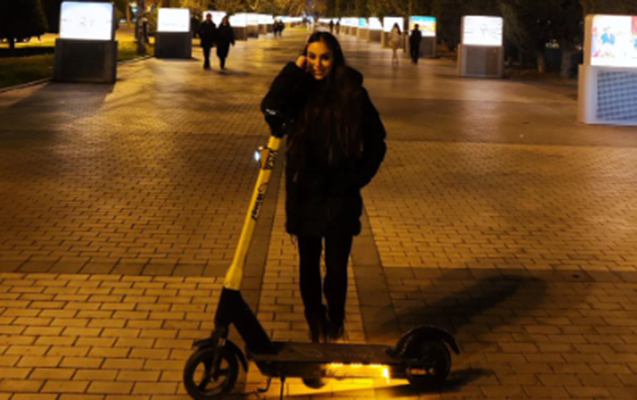 Leyla Əliyeva Bulvarda skuter sürdü - Video