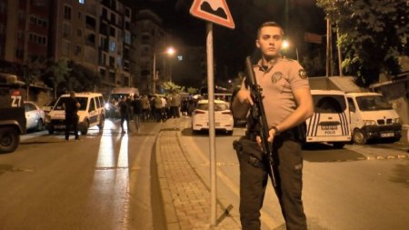 İstanbulda əməliyyat zamanı polis əməkdaşı öldü - Yaralılar var