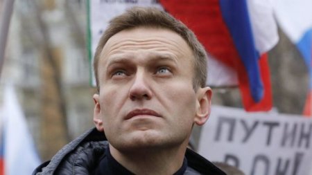 Prezidentin sözçüsü Navalnıdan danışdı