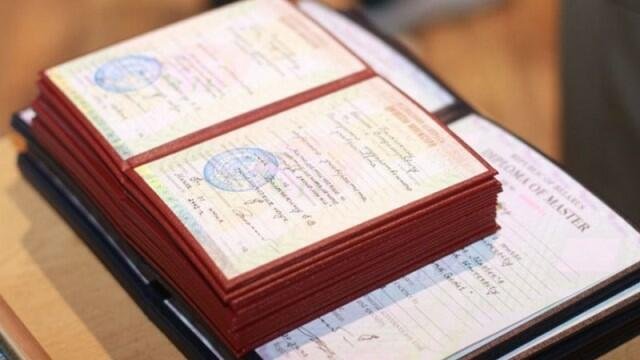 Ali məktəb məzunlarının diplomları niyə gecikir? - Video